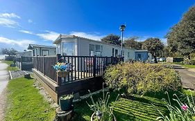Brilliant Caravan With A Partial Sea View In Suffolk Ref 32026Az