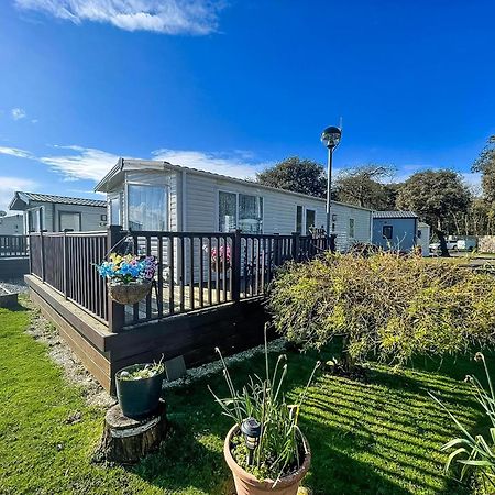 Brilliant Caravan With A Partial Sea View In Suffolk Ref 32026Az Lowestoft Exterior photo