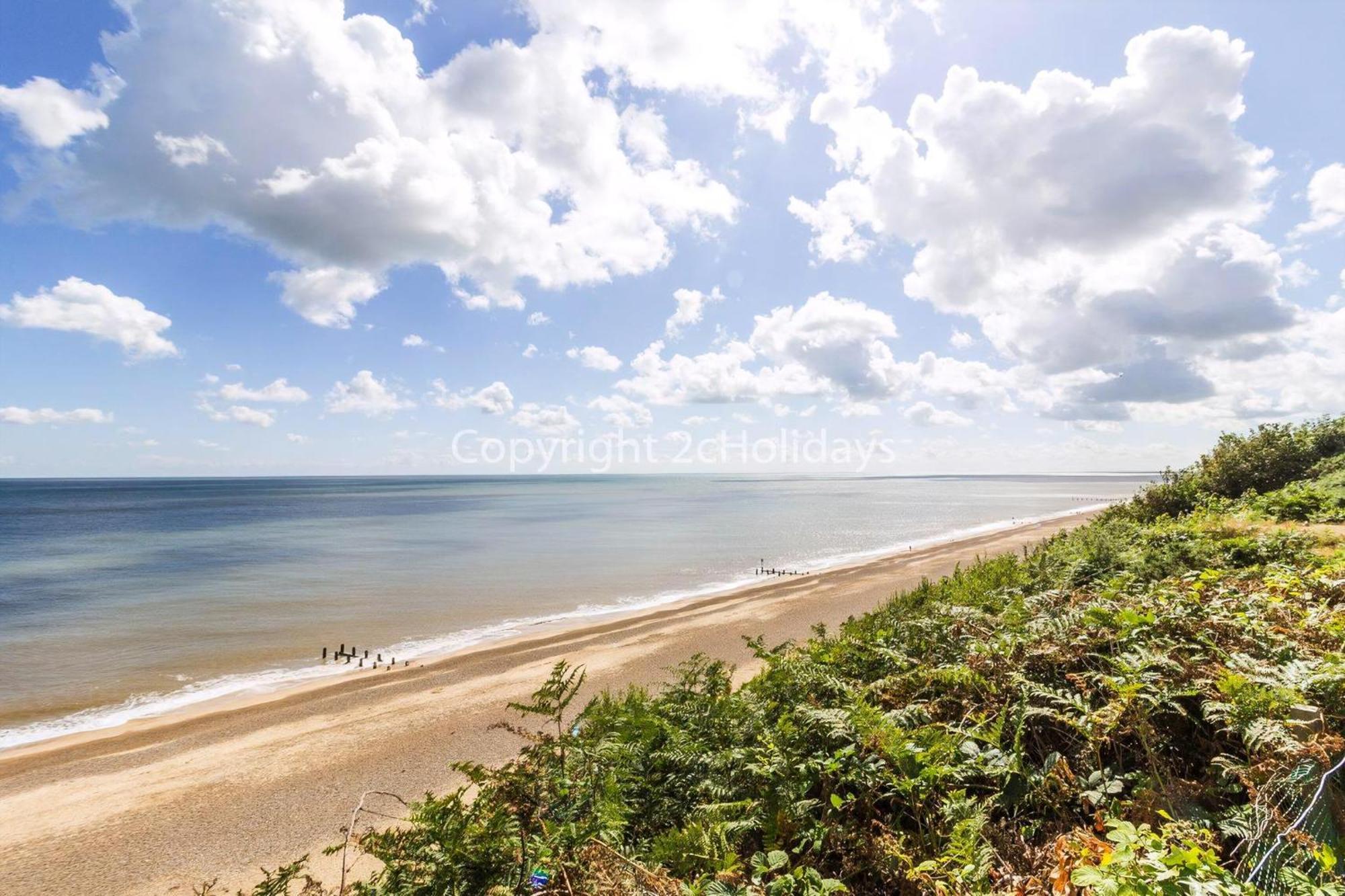 Brilliant Caravan With A Partial Sea View In Suffolk Ref 32026Az Lowestoft Exterior photo