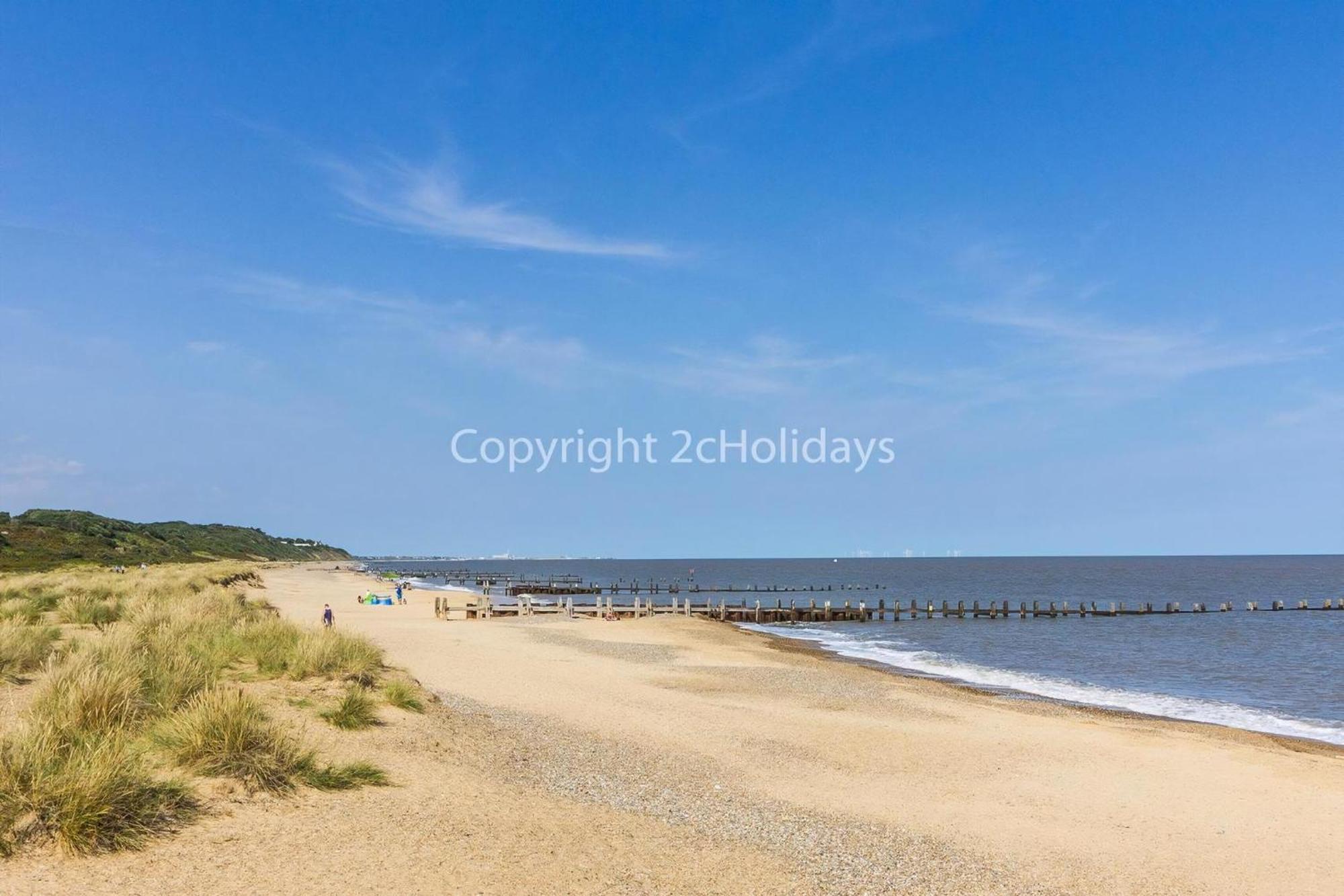 Brilliant Caravan With A Partial Sea View In Suffolk Ref 32026Az Lowestoft Exterior photo