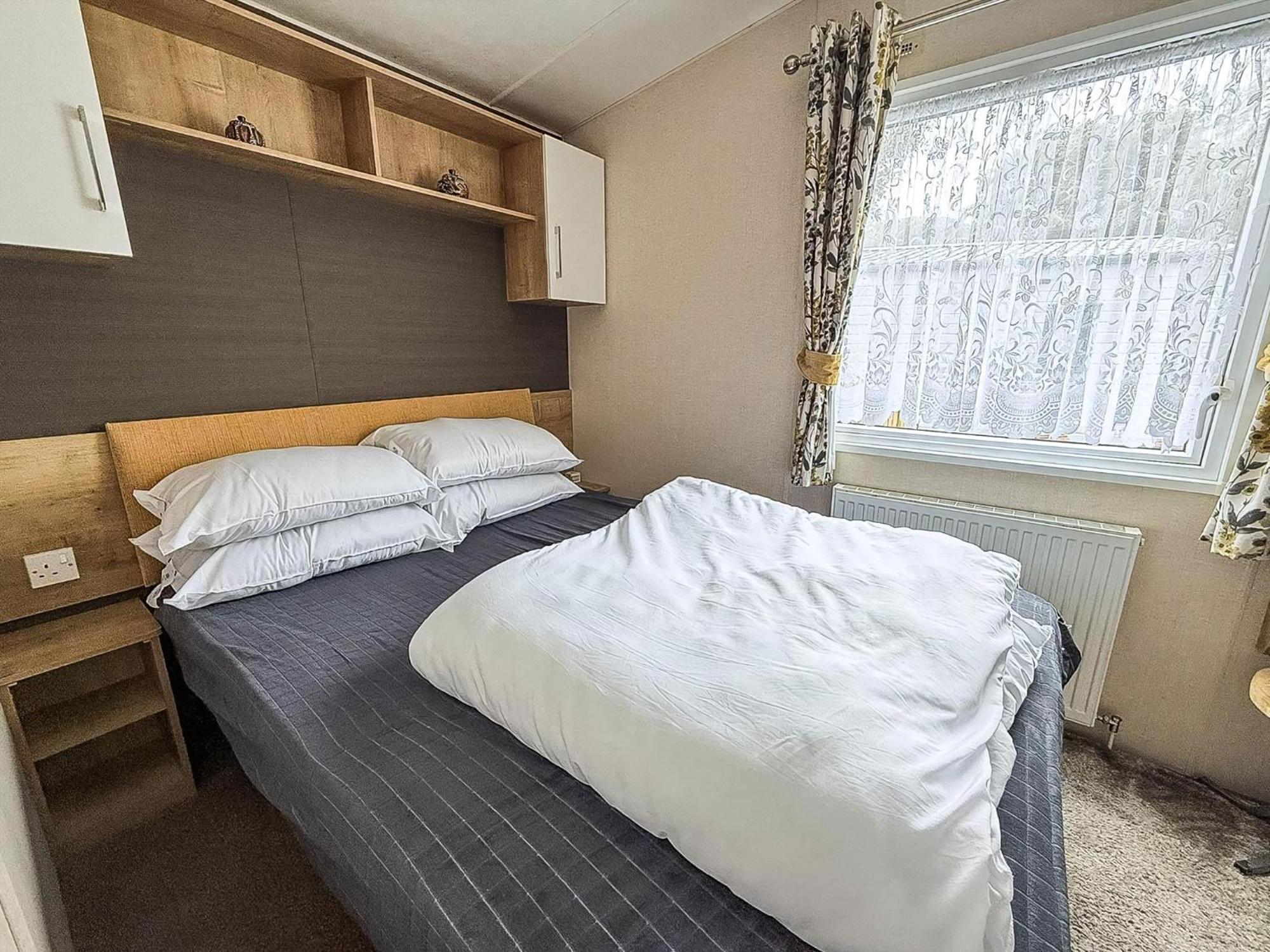 Brilliant Caravan With A Partial Sea View In Suffolk Ref 32026Az Lowestoft Exterior photo